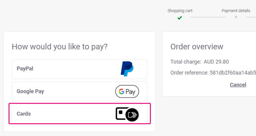 Cette capture d'écran montre la fonction de regroupement de cartes sur le Hosted Checkout Page.